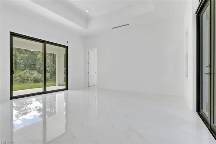 3780  6th SE AVE, Naples, FL 34117