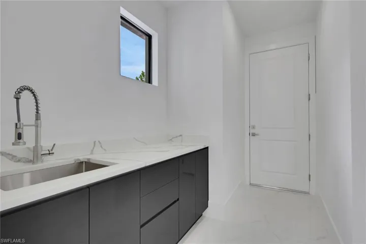 3780  6th SE AVE, Naples, FL 34117