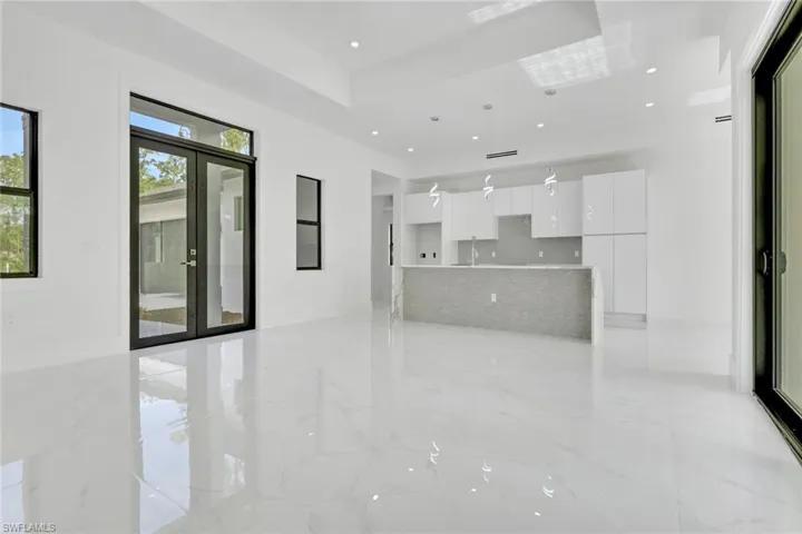 3780  6th SE AVE, Naples, FL 34117