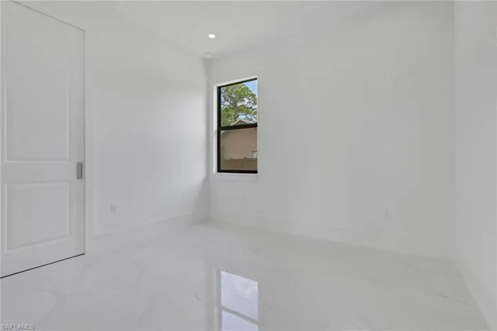 3780  6th SE AVE, Naples, FL 34117