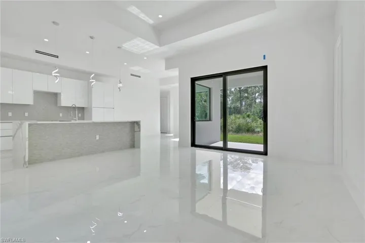 3780  6th SE AVE, Naples, FL 34117