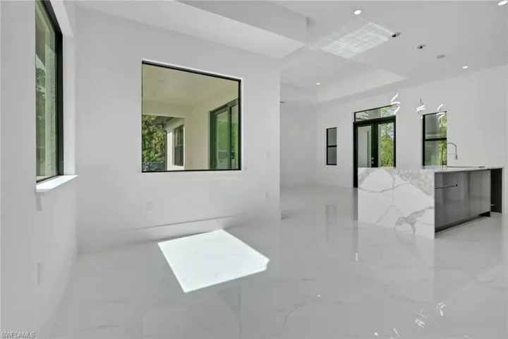 3780  6th SE AVE, Naples, FL 34117