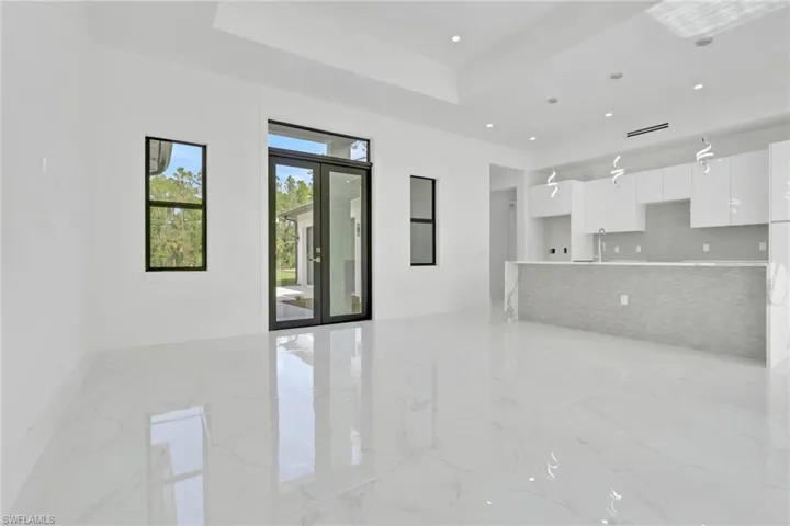 3780  6th SE AVE, Naples, FL 34117