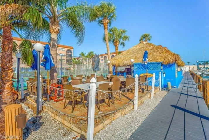 Outdoor seating, great menu.
