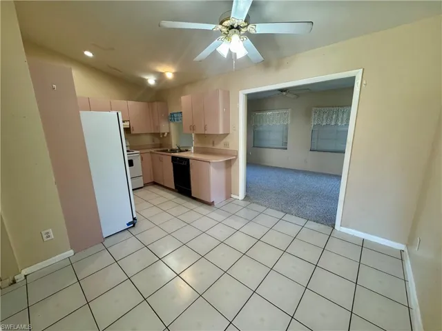 Kitchen w/ Breakfast Nook or Dining Area