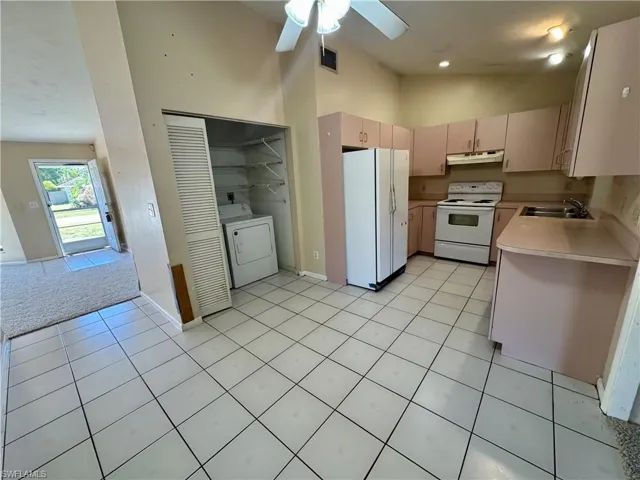 Kitchen w/ Breakfast Nook or Dining Area
