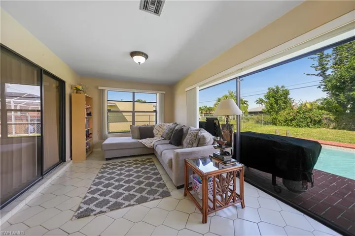 1419 SE 22nd  ST, Cape Coral, FL 33990