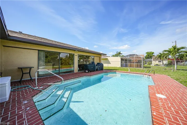 1419 SE 22nd  ST, Cape Coral, FL 33990