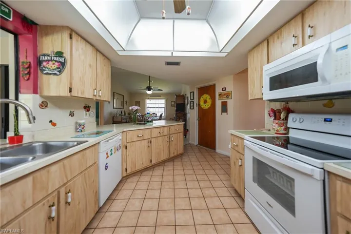 1419 SE 22nd  ST, Cape Coral, FL 33990