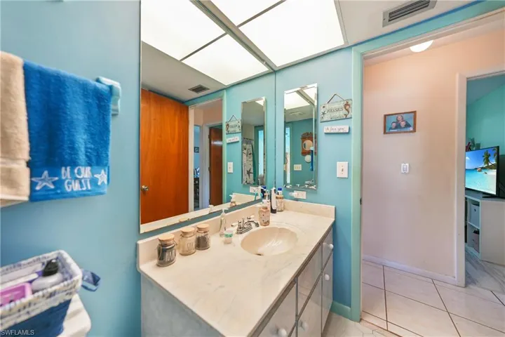 1419 SE 22nd  ST, Cape Coral, FL 33990