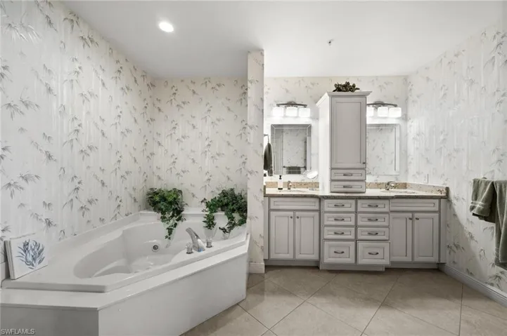 Enjoy a glass of champagne from your jetted tub while you relax from a great boating day!