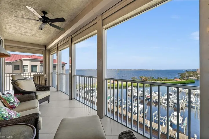 WOW - what is there not to like! This screened lanai is simply pure Florida lifestyle!