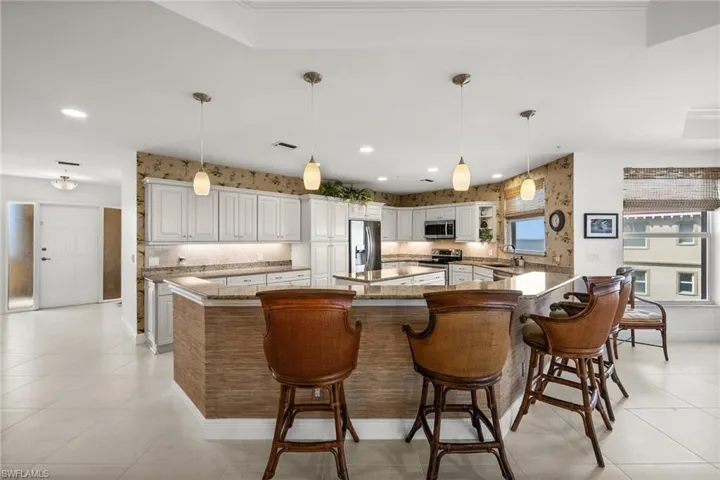 Notice the upgraded and customised decoration wrapping the island into beautiful warm colors matching the overall colours.  So well maintained!