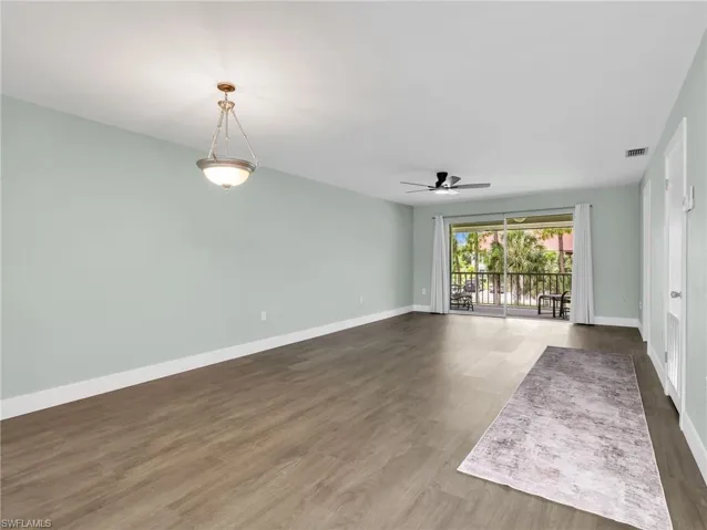 300 Valley Stream Dr 8a, Naples, Florida 34113