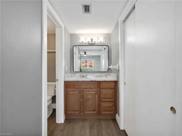300 Valley Stream Dr 8a, Naples, Florida 34113