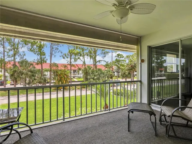 300 Valley Stream Dr 8a, Naples, Florida 34113