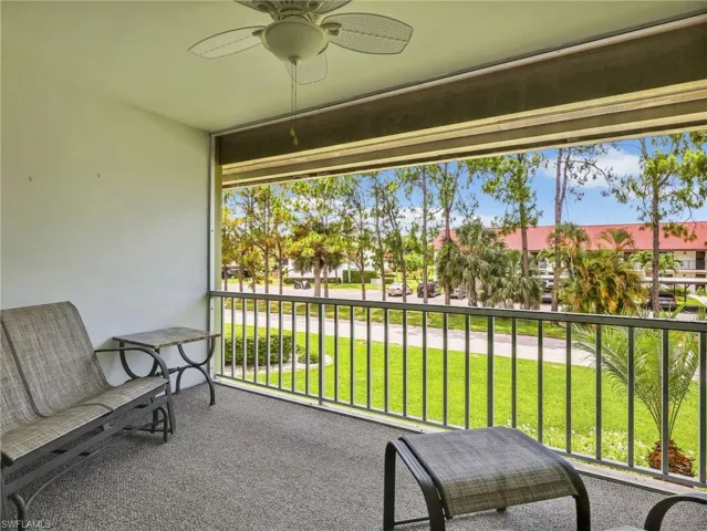 300 Valley Stream Dr 8a, Naples, Florida 34113