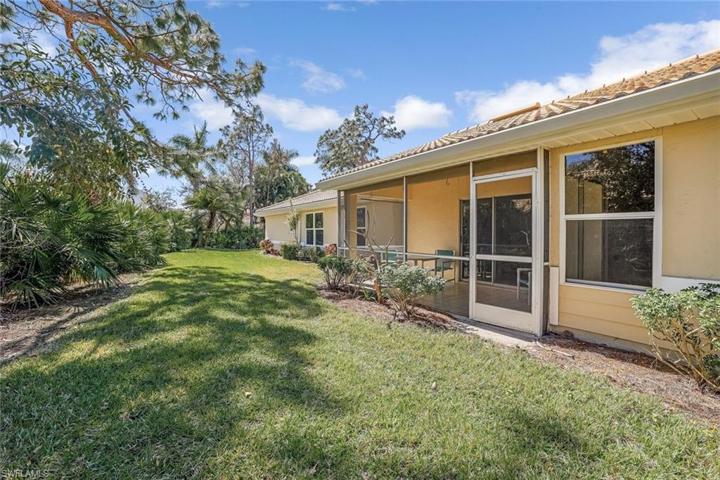 337  Emerald Bay  CIR, Naples, FL 34110