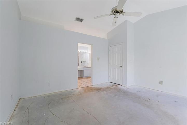 337  Emerald Bay  CIR, Naples, FL 34110