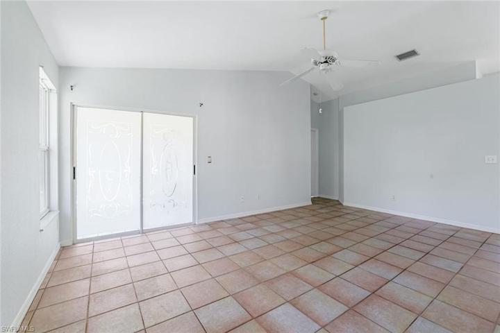 337  Emerald Bay  CIR, Naples, FL 34110