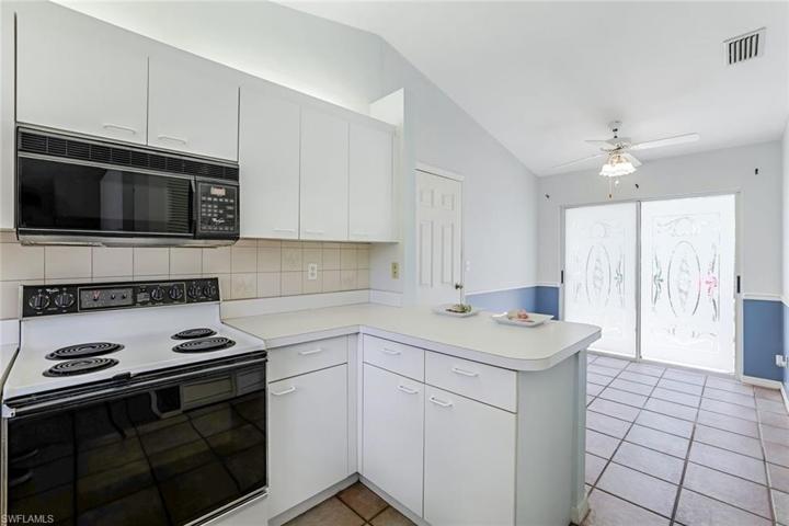 337  Emerald Bay  CIR, Naples, FL 34110