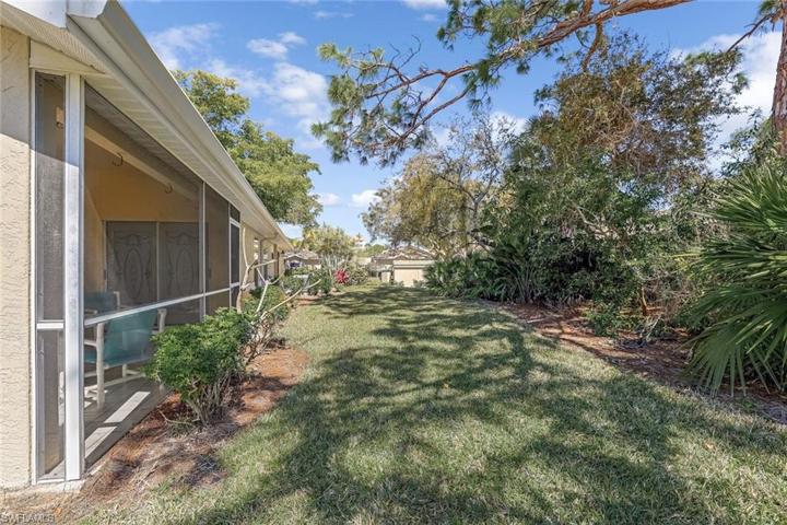 337  Emerald Bay  CIR, Naples, FL 34110