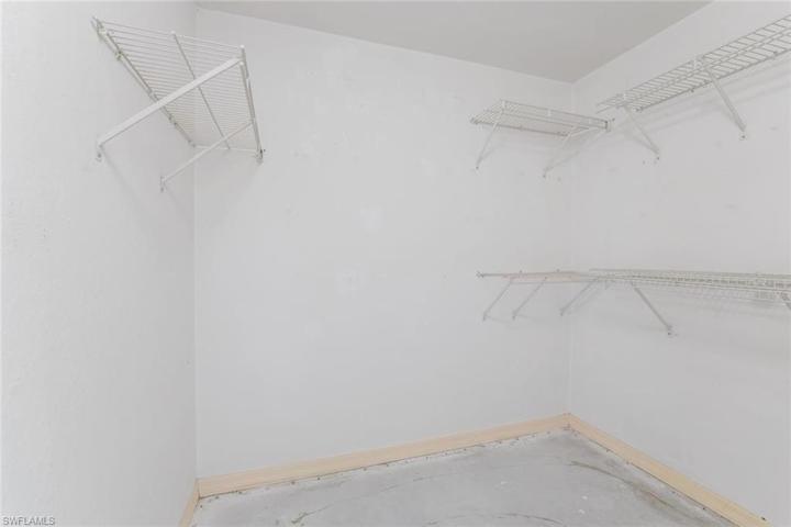 337  Emerald Bay  CIR, Naples, FL 34110