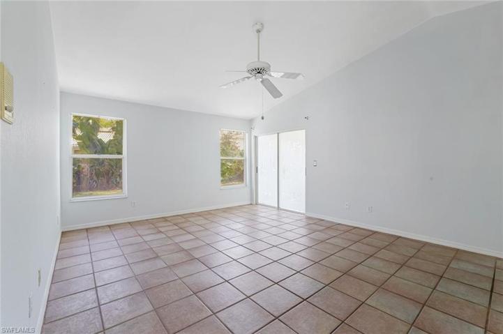 337  Emerald Bay  CIR, Naples, FL 34110