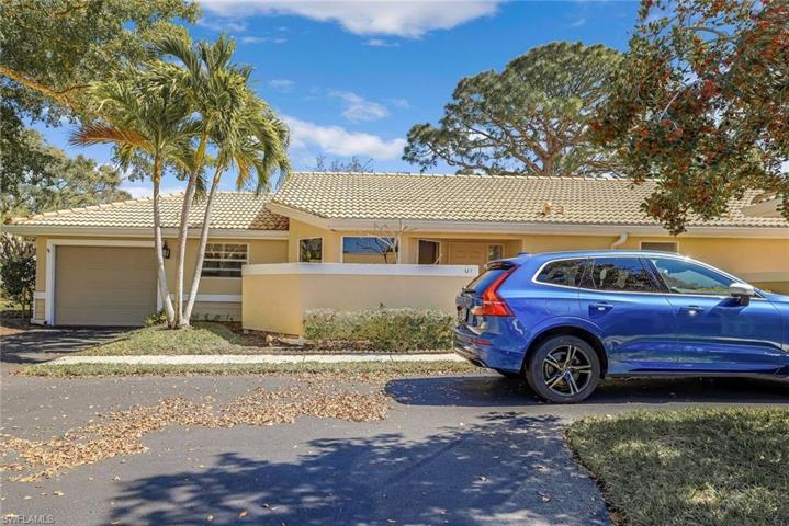 337  Emerald Bay  CIR, Naples, FL 34110