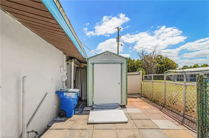 93 Glenmont Dr W, North Fort Myers, Florida 33917