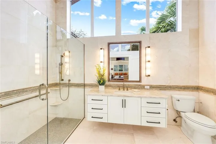 Upstairs Guest Bathroom  en-suite for executive office.