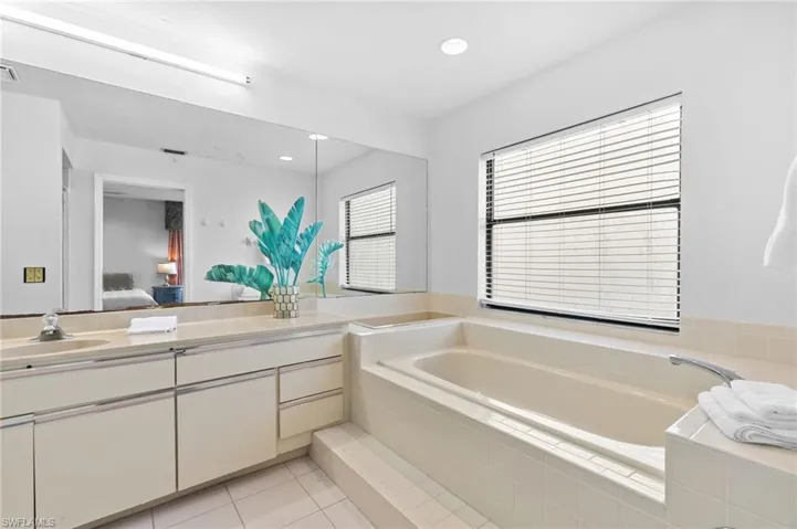 Morning Sunshine dominates the Primary Bath