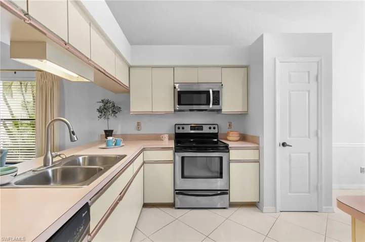 801  Kings  WAY, Naples, FL 34104