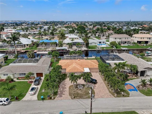 5614 Deauville CT, CAPE CORAL FL 33904