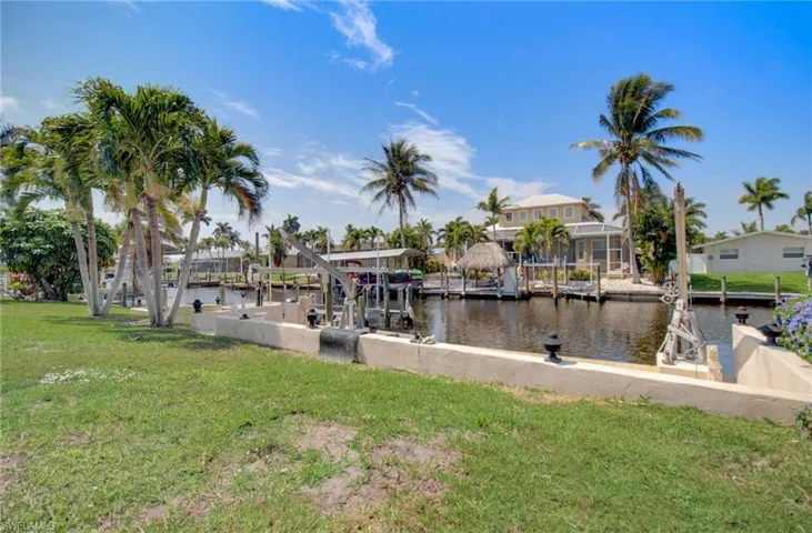 5614 Deauville CT, CAPE CORAL FL 33904