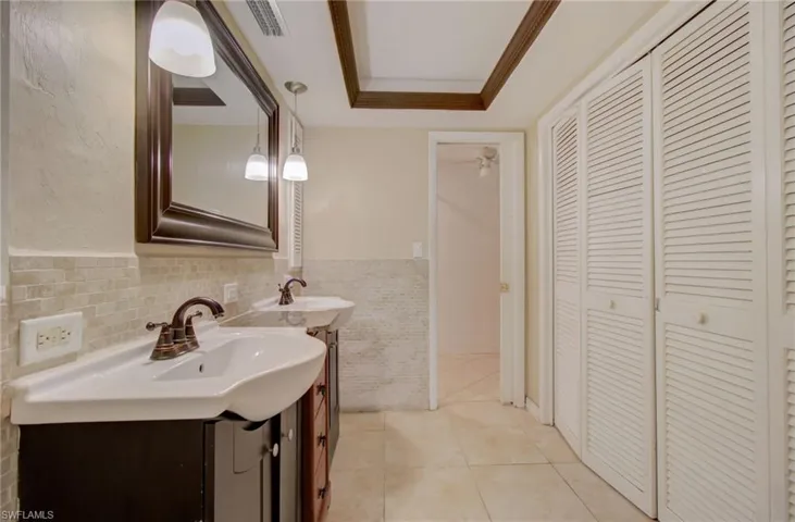 5614 Deauville CT, CAPE CORAL FL 33904