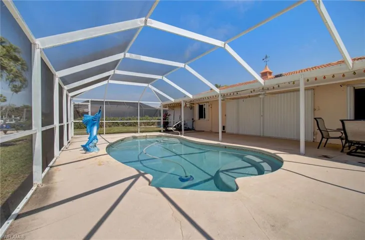 5614 Deauville CT, CAPE CORAL FL 33904