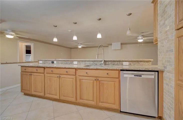 5614 Deauville CT, CAPE CORAL FL 33904