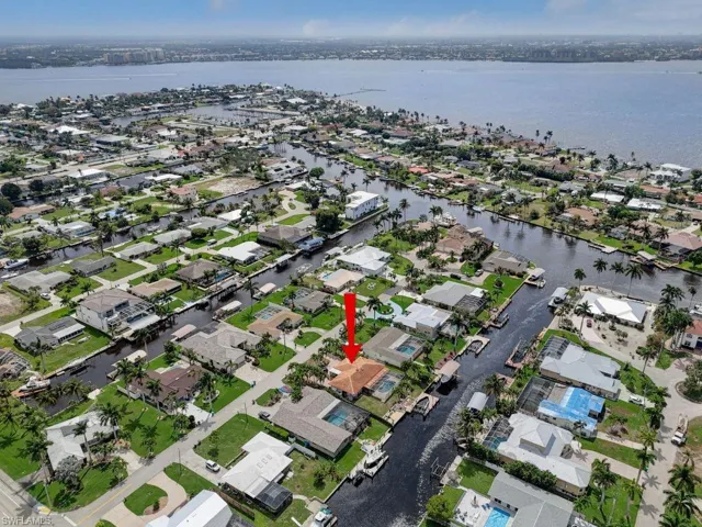 5614 Deauville CT, CAPE CORAL FL 33904