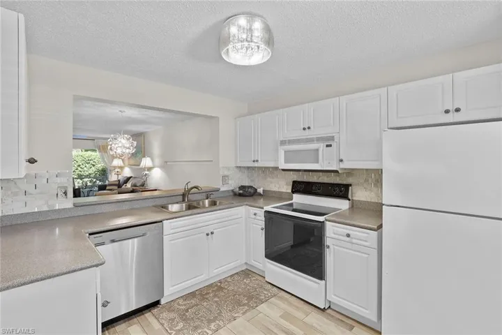 605  Squire  CIR, Naples, FL 34104
