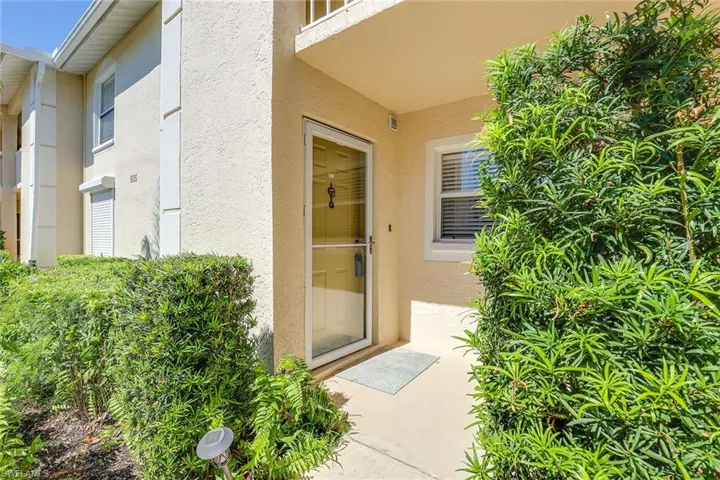 605  Squire  CIR, Naples, FL 34104