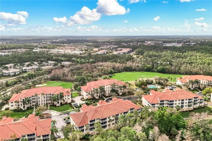 Bird's eye view of a golf course