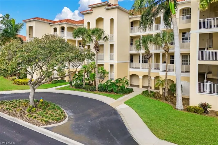 View of apartment building / complex