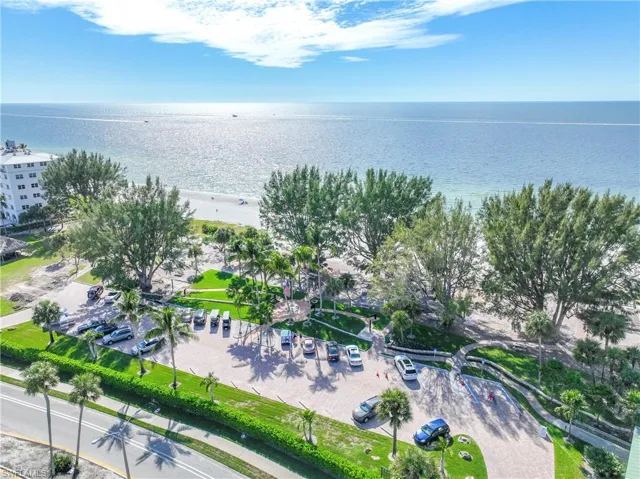 2100 Gulf Shore Blvd N 212, Naples, Florida 34102