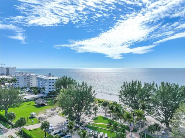 2100 Gulf Shore Blvd N 212, Naples, Florida 34102