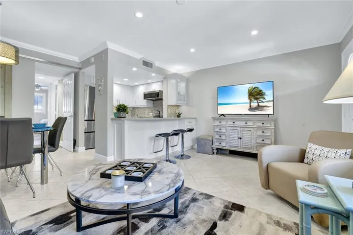 950  7th S AVE, Naples, FL 34102