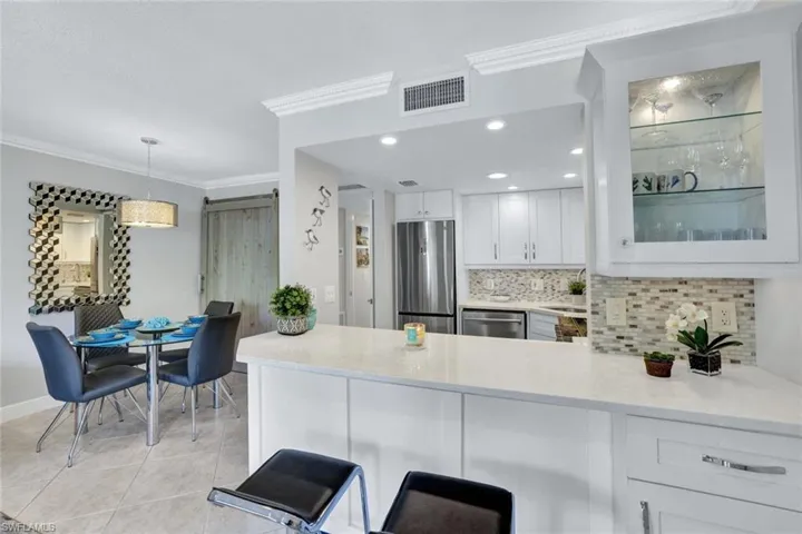 950  7th S AVE, Naples, FL 34102