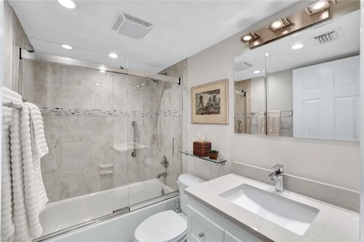 950  7th S AVE, Naples, FL 34102
