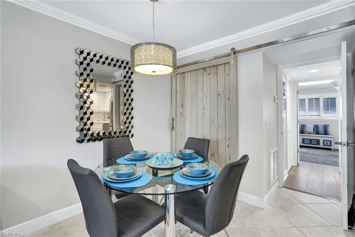 950  7th S AVE, Naples, FL 34102