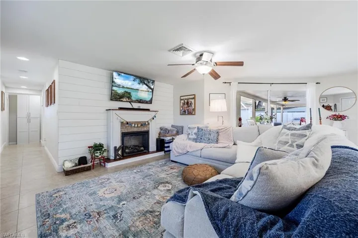 3923 Marvaez St, Fort Myers Fl 33901